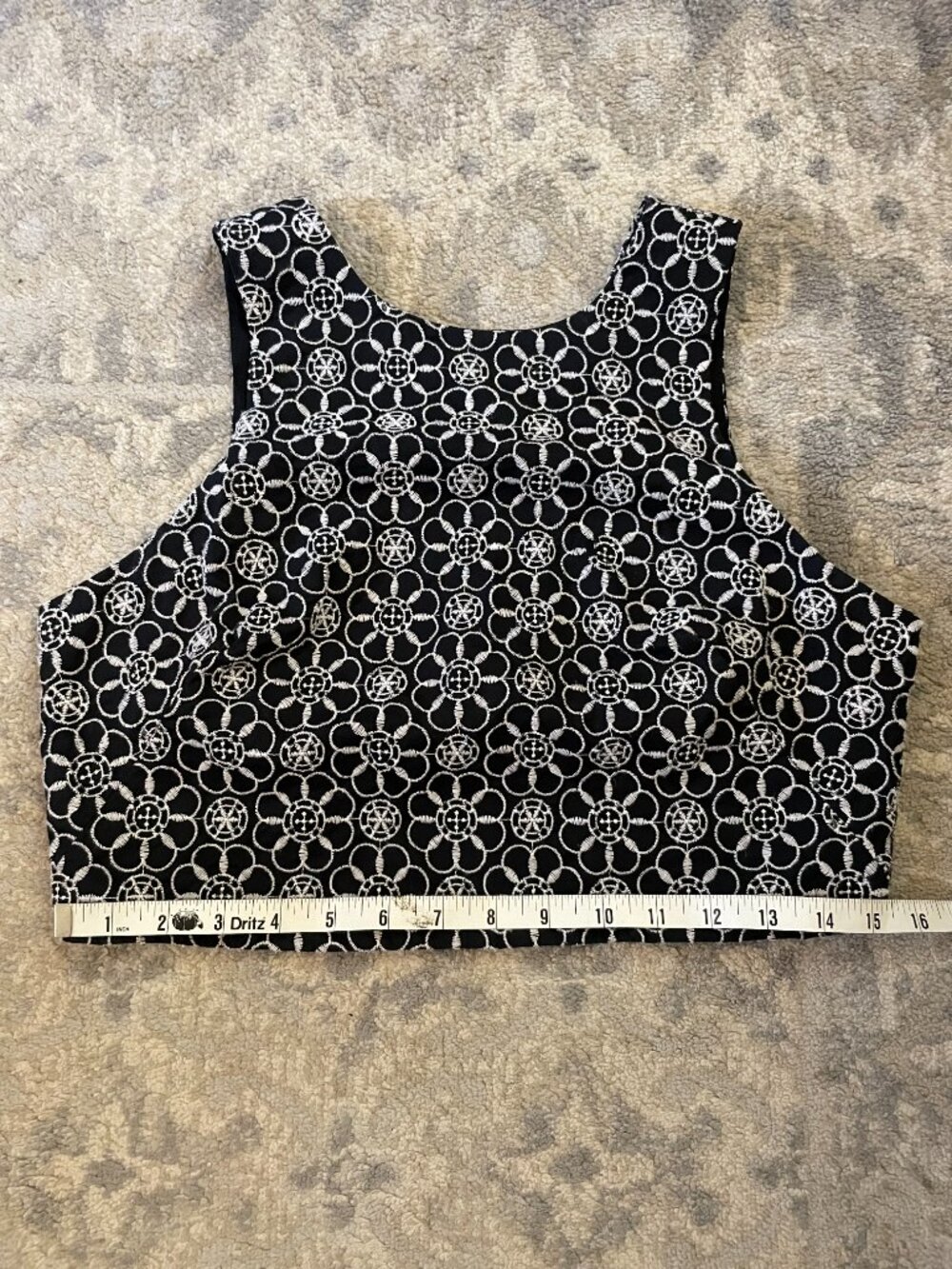 Anthropologie Embroidered Crop top with White embroidery and Eyelet Detail - M - Picture 7 of 11